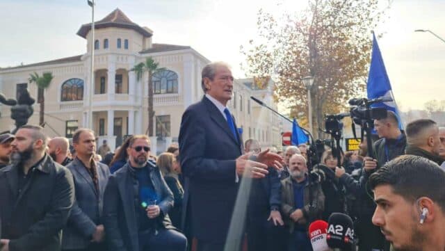 SHBA heq statusin 'persona non grata' për Sali Berishën