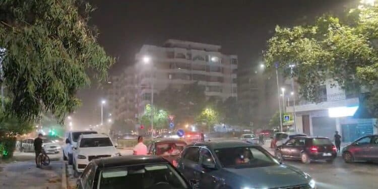 Era e fortë përfshin Vlorën, priten reshje intensive shiu