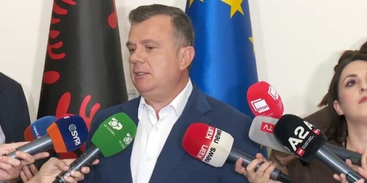 Rrëzimi i punonjëses së Kuvendit, Balla sulmon Shehajn: Ka dhunuar një vajzë, një nënë!