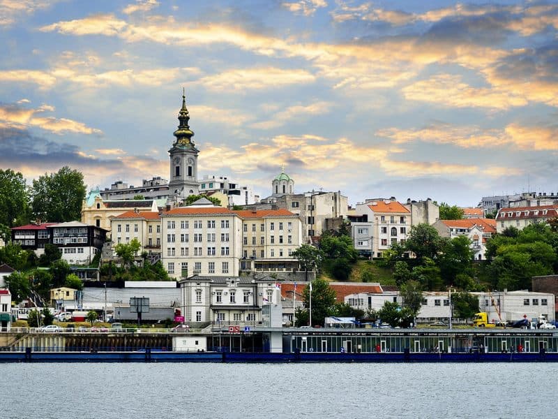 BE-ja bllokon hapjen e negociatave me Serbinë — ndarje mes shteteve anëtare